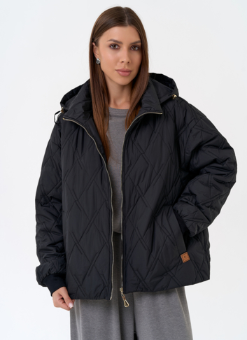 Женская куртка с капюшоном в черном цвете