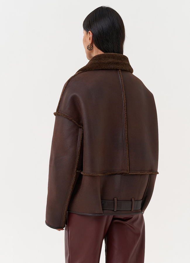 фото Женская дубленка коричневого цвета  модель № 31282