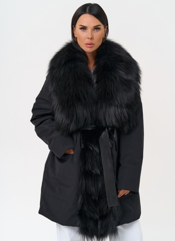 Женское зимнее полупальто черного цвета с мехом лисы