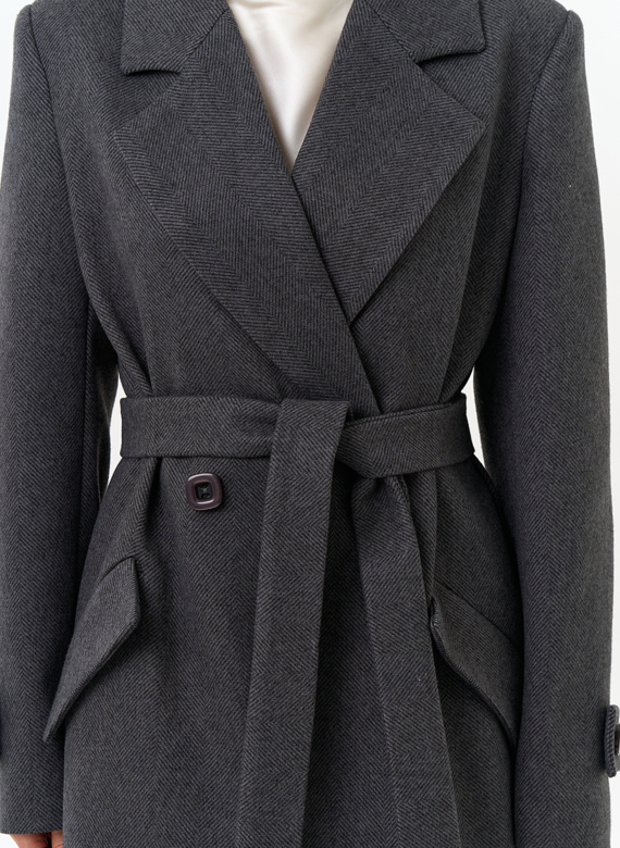 Женское длинное пальто с поясом