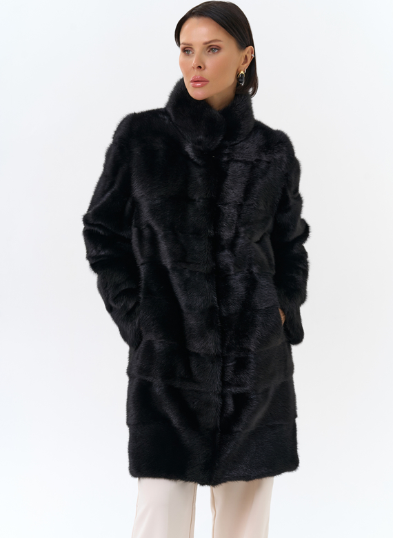 Норковая шуба с воротником стойка черного цвета 