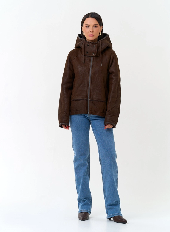 Женская дубленка из натурального меха с капюшоном фото