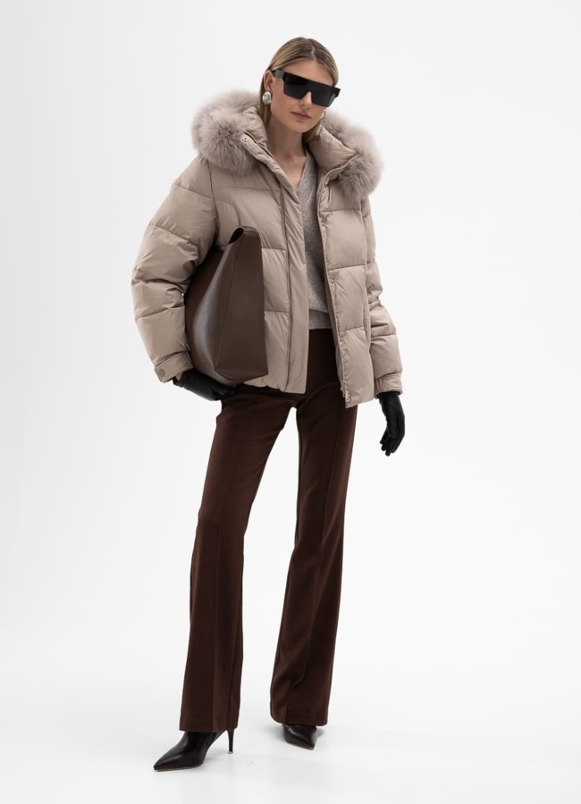 Короткий пуховик с капюшоном из меха песца модель № 31119 универмаг малина