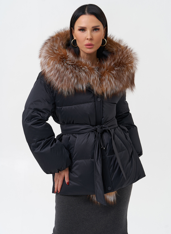 Женский пуховик с отделкой из меха лисы