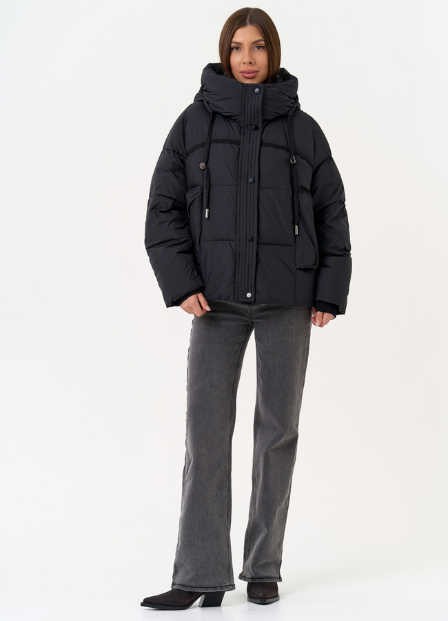 Женский пуховик черного цвета с капюшоном модель № 31521 универмаг малина