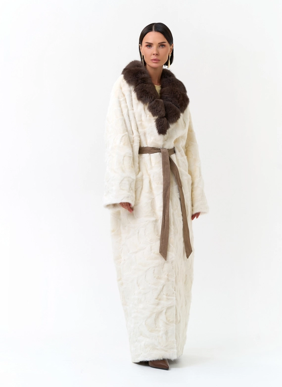 Длинная шуба с воротником из меха песца