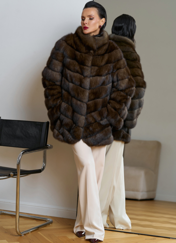 Женская шуба из соболя с воротником стойкой