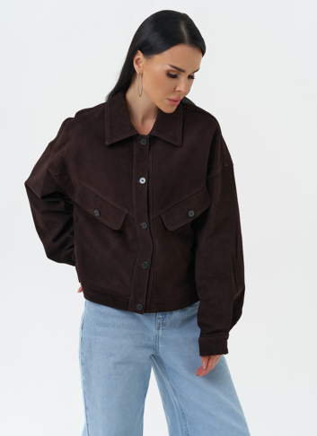 Женская куртка из натуральной замши коричневого цвета