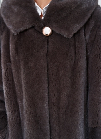 Женская шуба из меха норки с капюшоном  фото