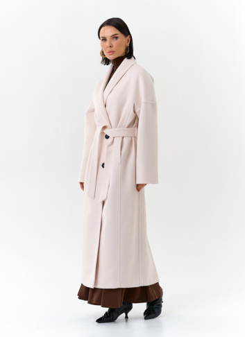 Светлое женское пальто с воротником шаль