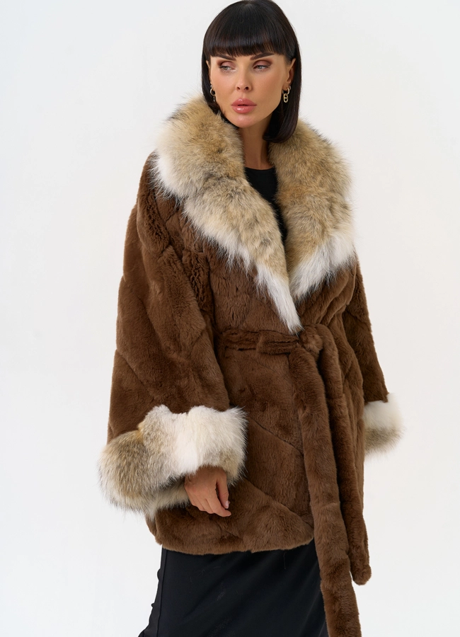 Шуба из кролика с отделкой из меха койота модель № 31680 универмаг малина