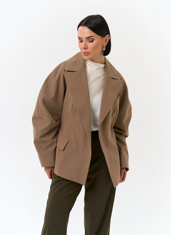 Женская куртка с объемными рукавами