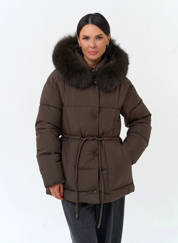 Женский пуховик с мехом песца на капюшоне фото