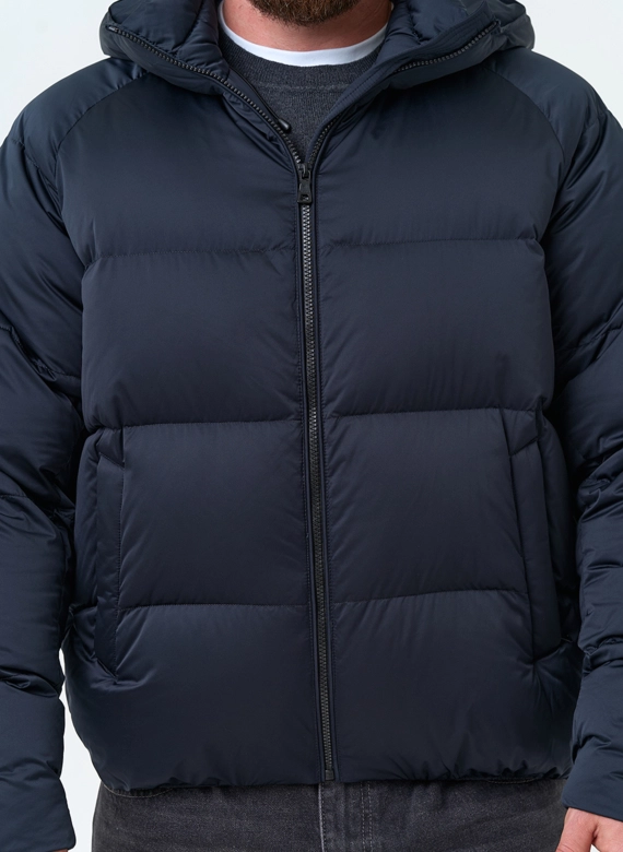 Мужской пуховик с капюшоном  фото