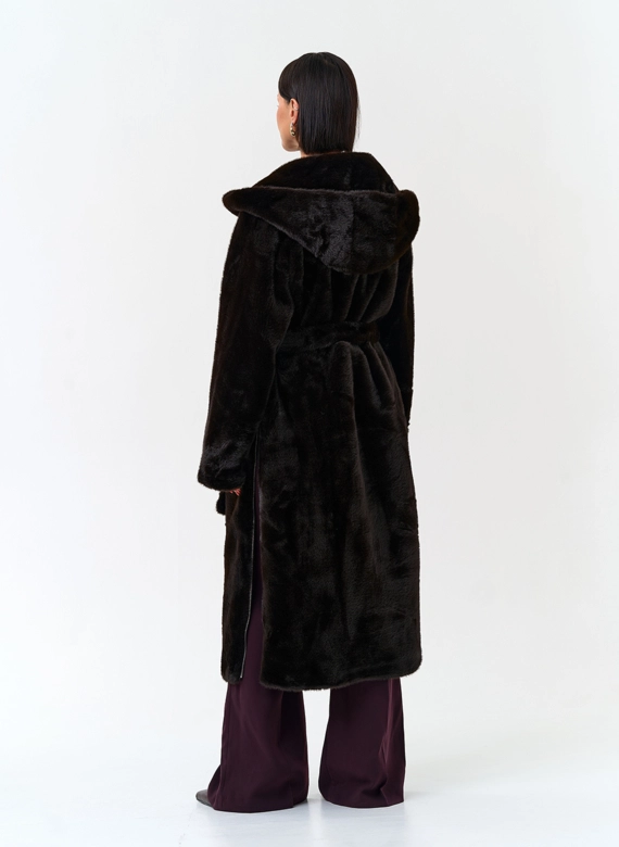 Женская шуба из эко меха с капюшоном фото