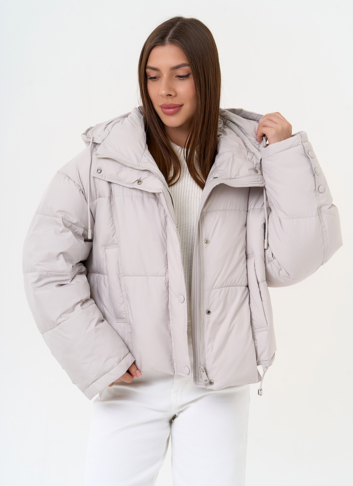 Женский короткий пуховик с капюшоном