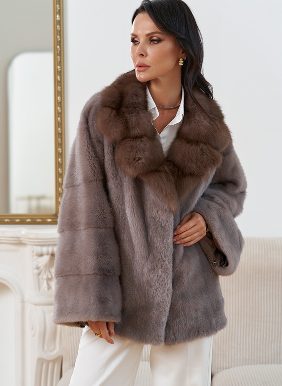 Куртка из меха норки с английским воротником из меха куницы