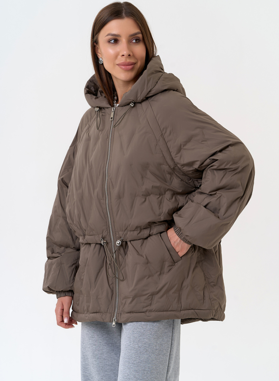 Женская куртка в коричневом цвете с капюшоном