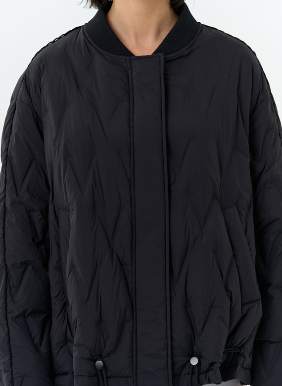 Женская куртка бомбер черного цвета